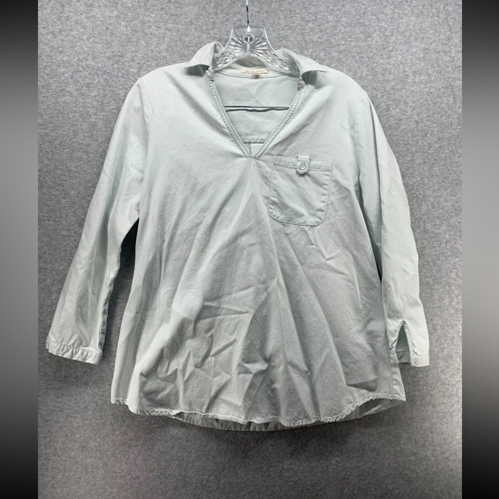 Under Skies Casual Light Gray Button Down Shirt